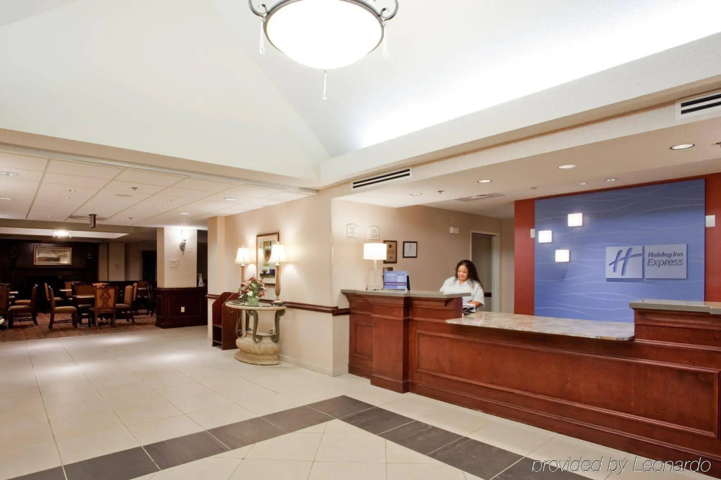 Holiday Inn Express & Suites Chesapeake by IHG