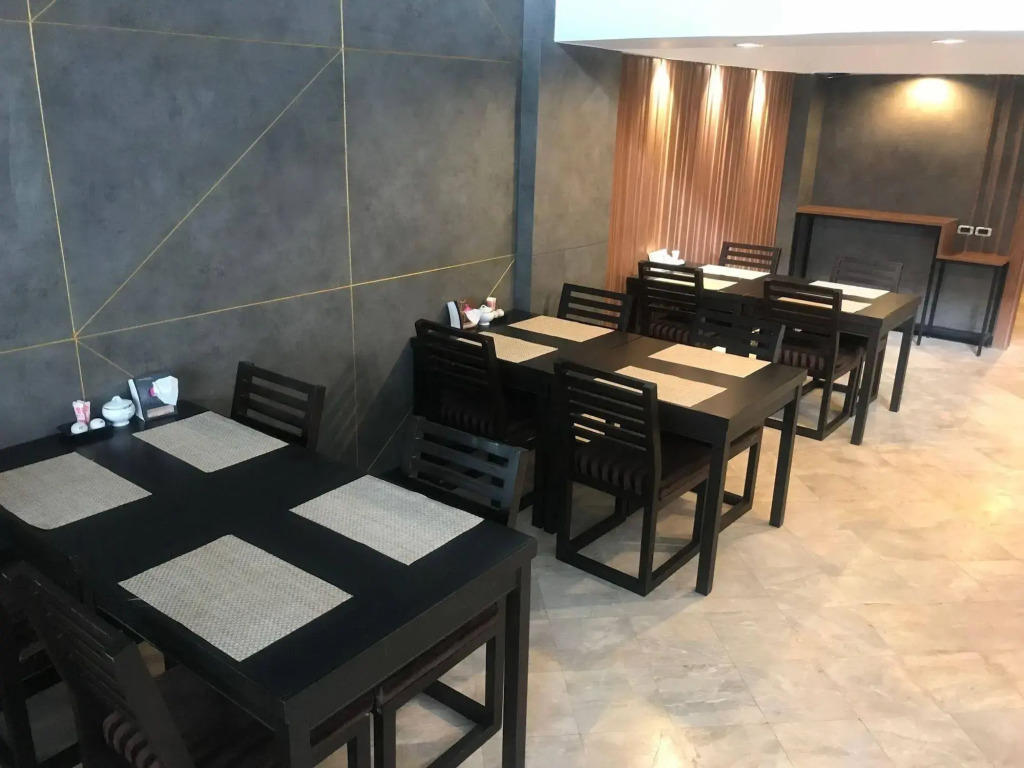 Maxims Inn