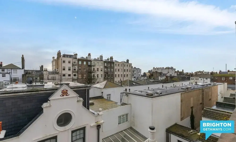 Seabright Townhouse- Super Stylish House- Parking for one Car- Sleeps up to 12