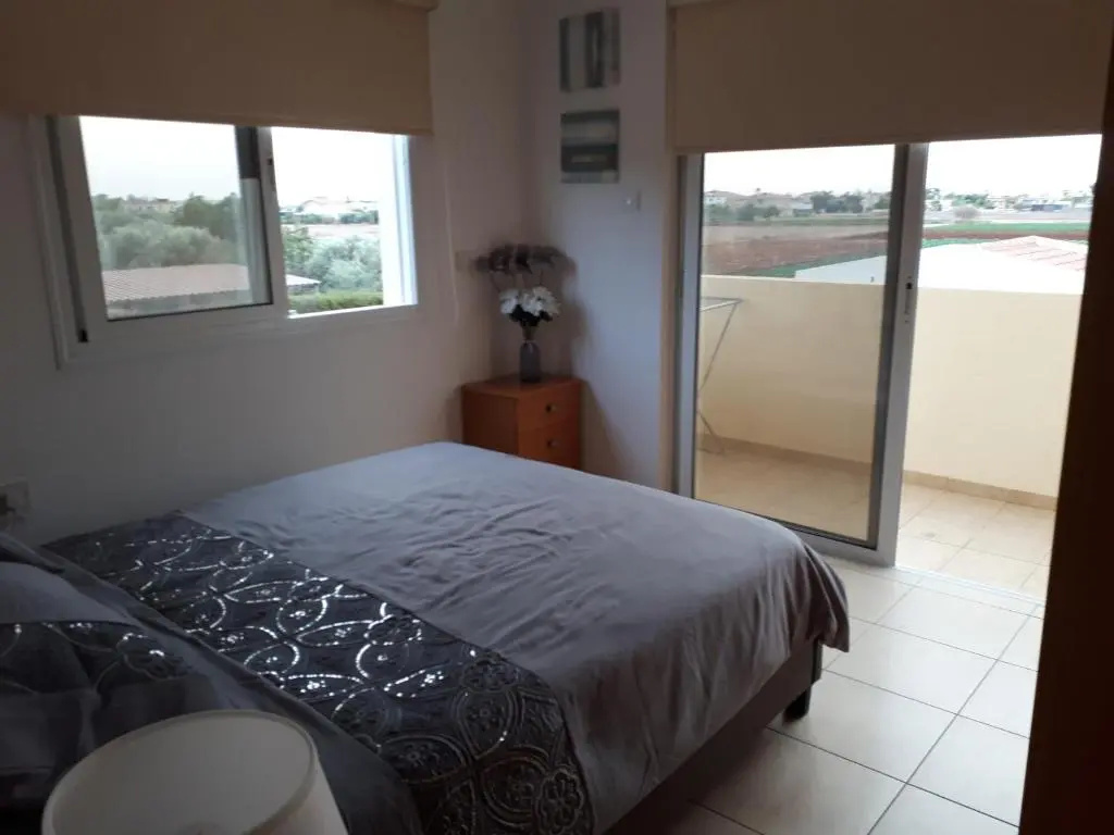 Liopetri 2-bed Apt, Sleeps 6, Pool, 10min to Beach