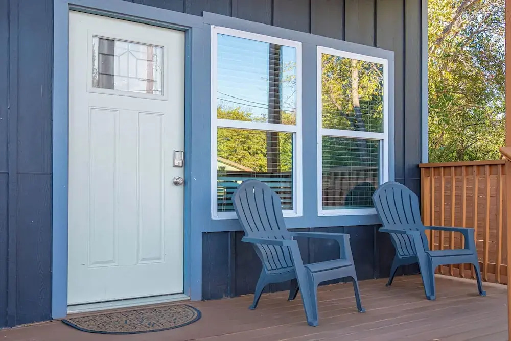 Pristine 3 BR/ 2BA Abode Close to Lovely Downtown!