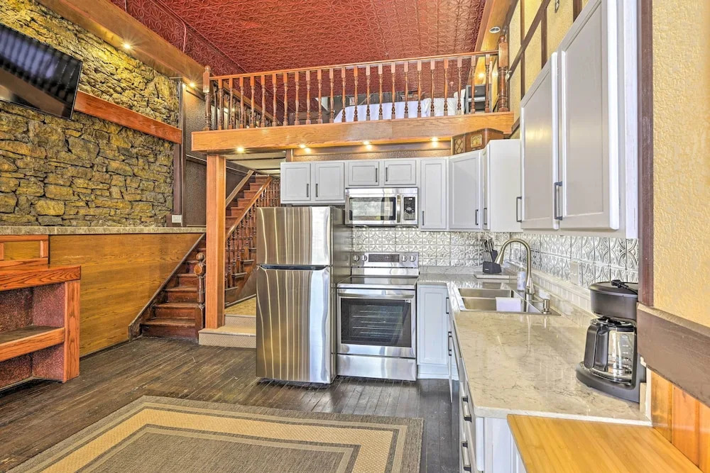 Walk to River: Unique Studio in Renovated Bar!