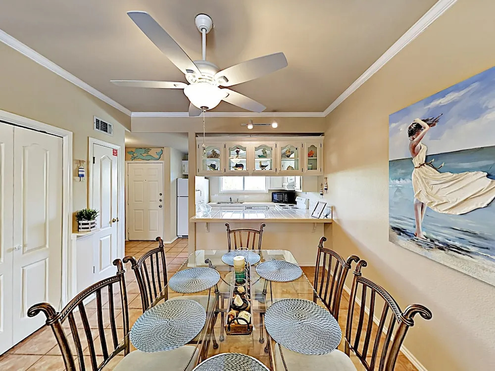 New Listing! Island W/ Pool, Walk To Beach 2 Bedroom Condo