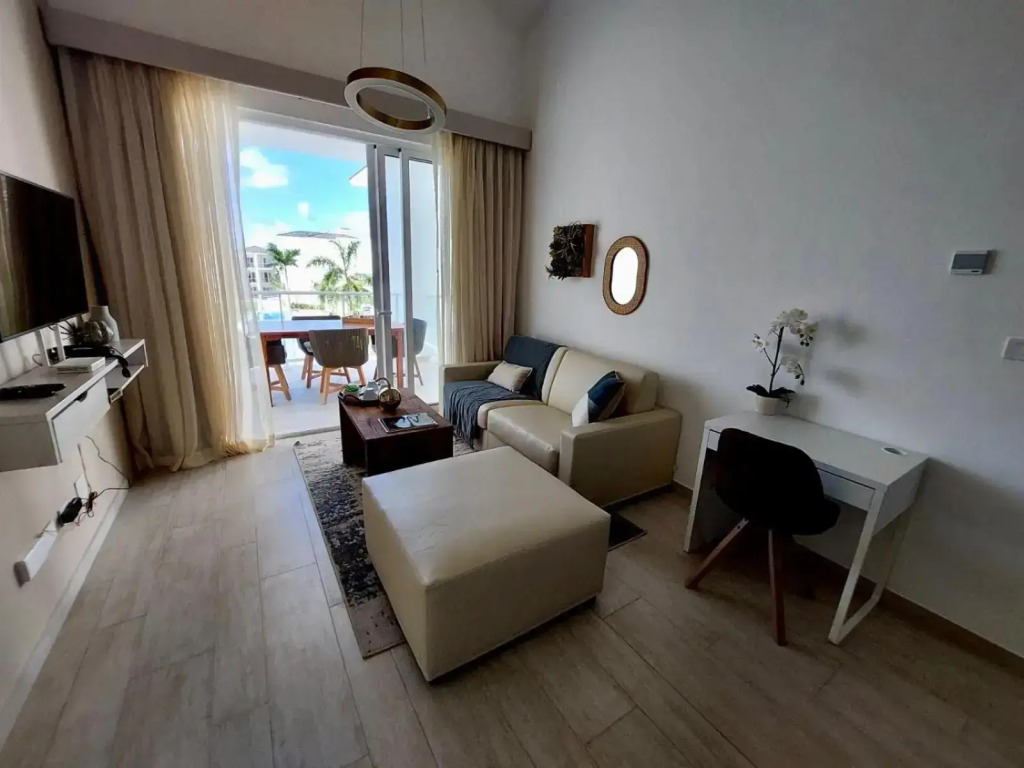 Unique 1BR Retreat w/ Pool & Golf View CP