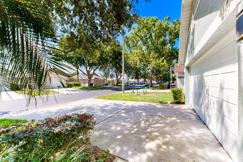 Private Pool Home With Spa, Screened Patio, Central AC, & Washer/dryer