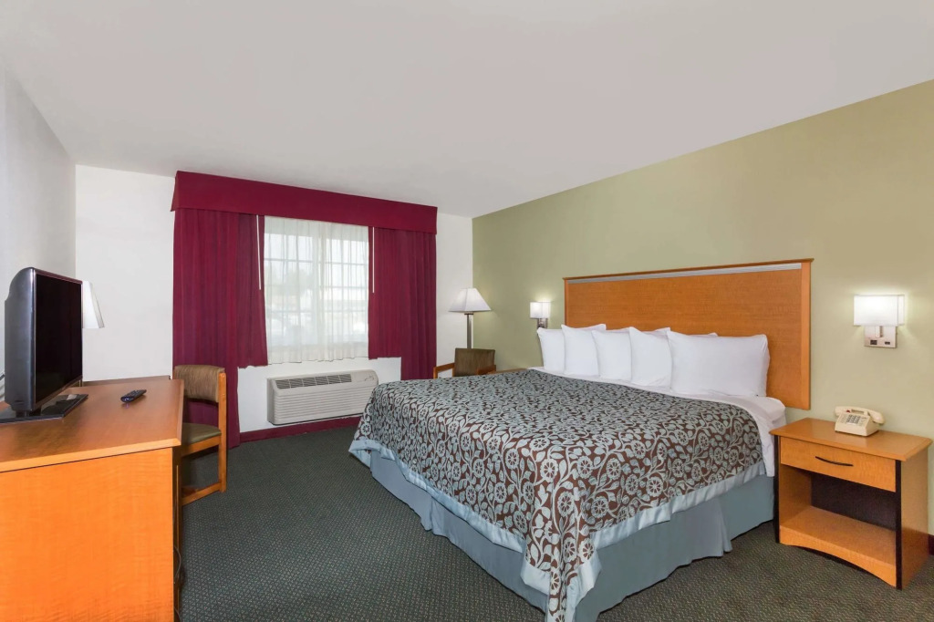 Starlite Yellowstone, Tapestry Collection by Hilton