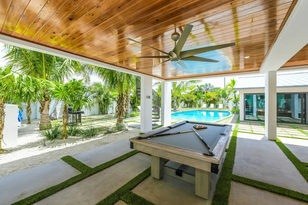 Lido Key Retreat by SKLRP