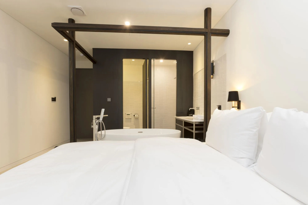 Le Mong Hotel