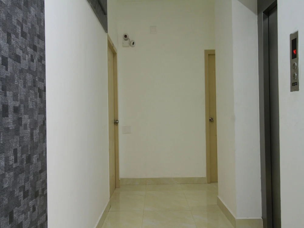 OYO 10835 Hotel Sri Sant
