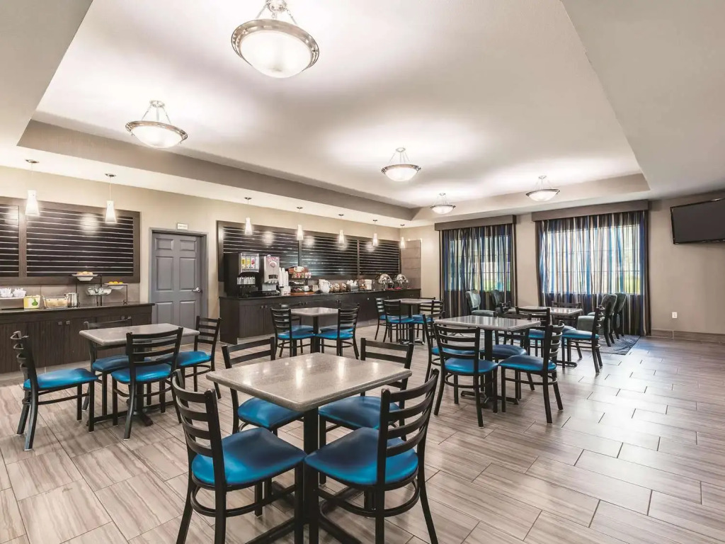 Platinum Inn & Suites Webster
