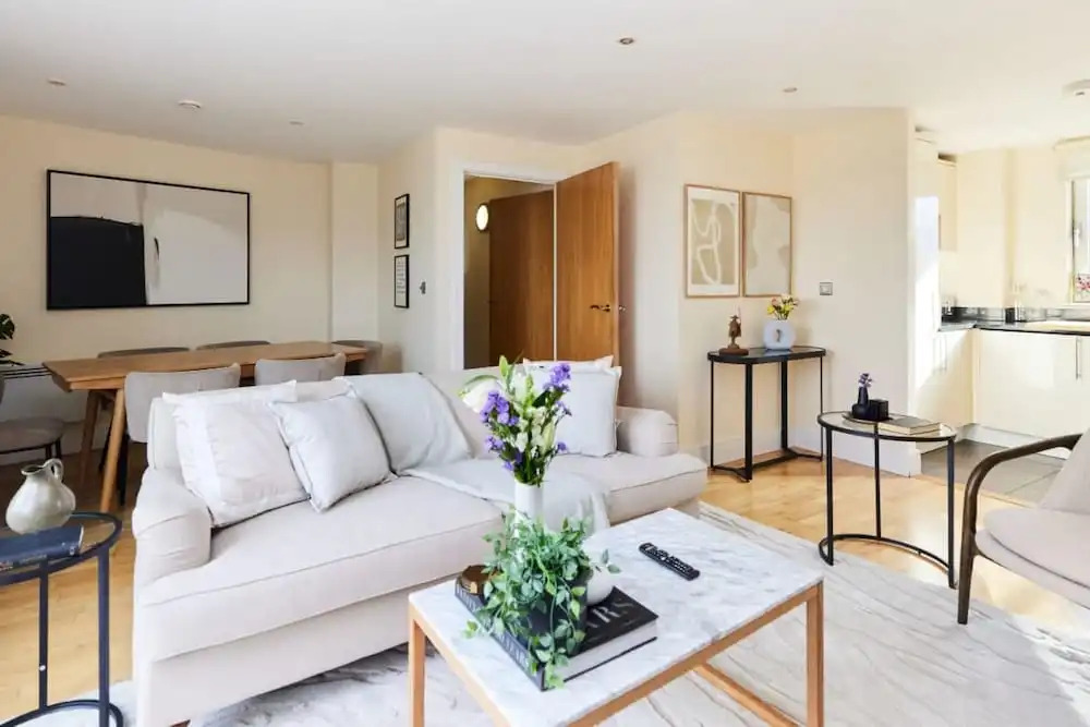 The Weavers Field Place - Classy 3bdr Flat With Terrace