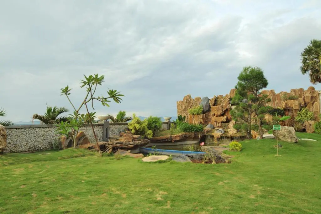 Hotel On The Rock