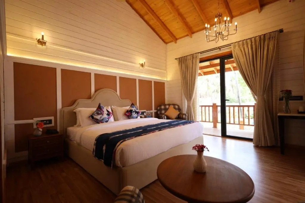 Foxoso Aaristo Baga Beach Resort