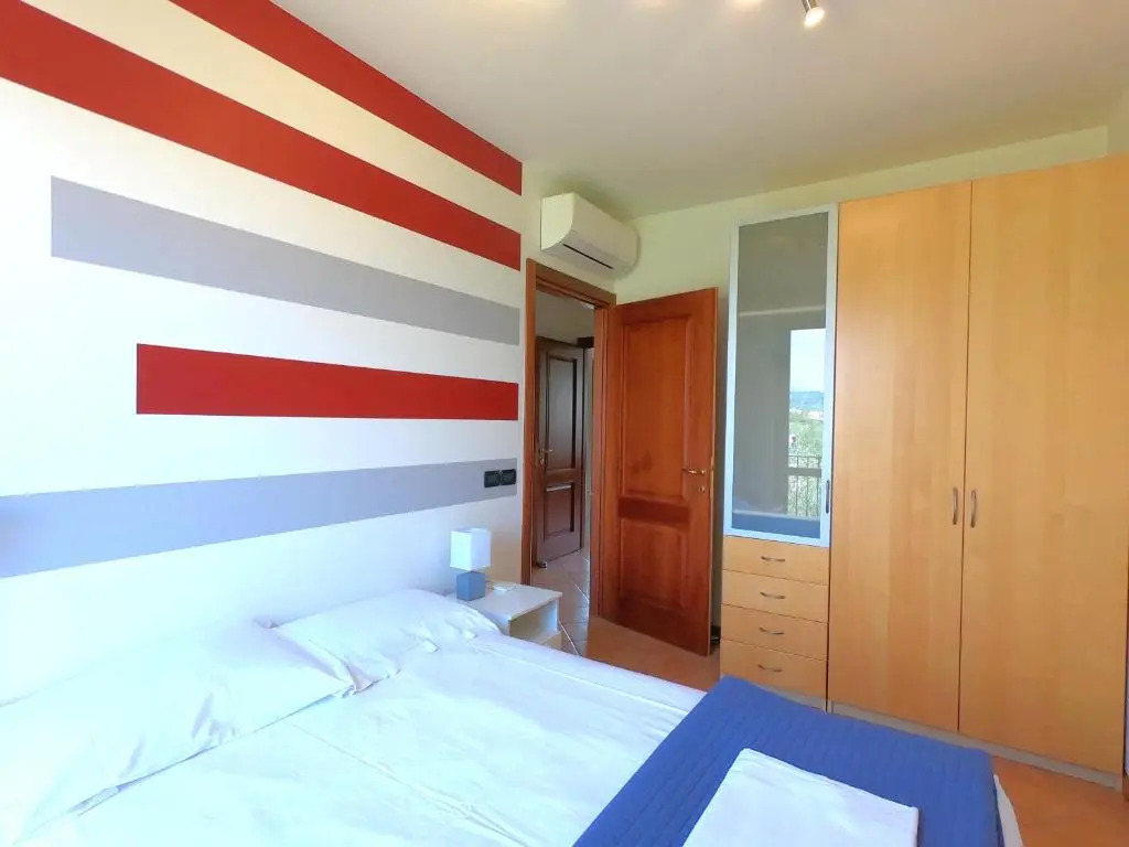 Evelyn POOL apartment -only family-