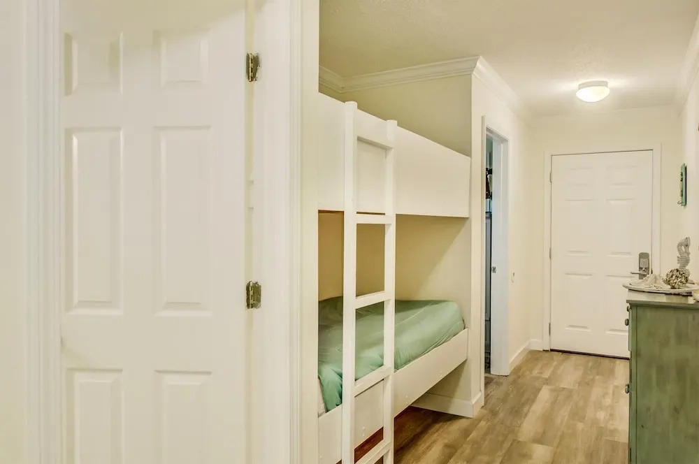 7 D, One Bedroom Condo