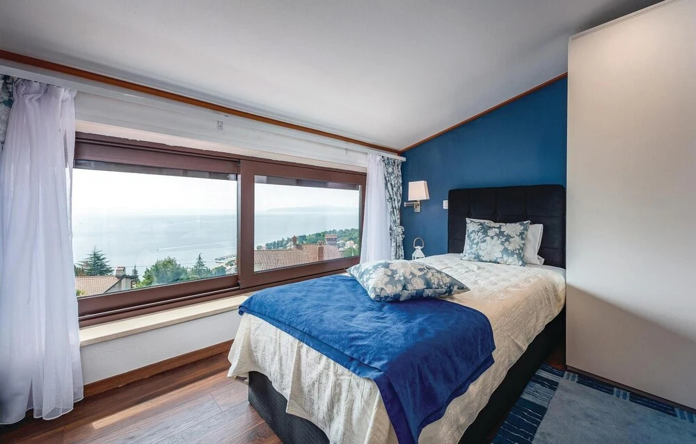 Stunning Home in Icici With Wifi and 4 Bedrooms