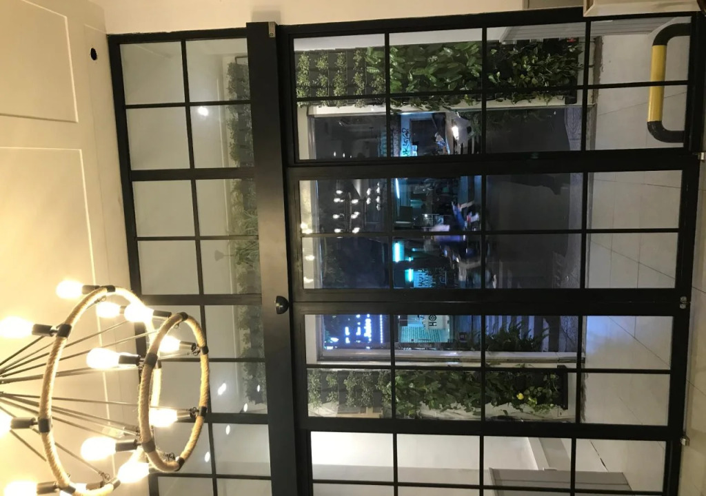 Hotel 77