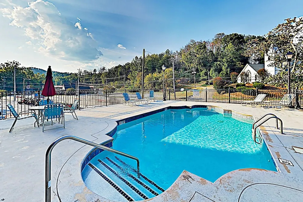 Luxe Creekside End Unit W/ Pool - Walk Downtown! 2 Bedroom Condo