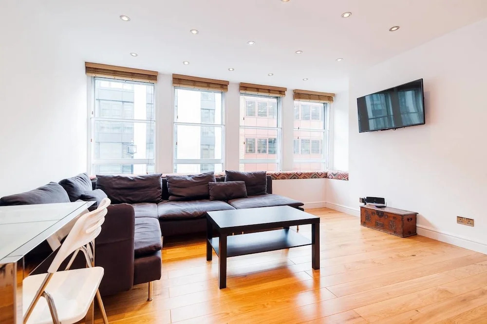 Bright New Flat Perfect Location!