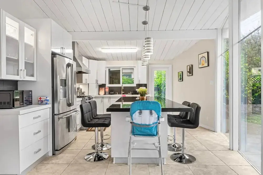 Entire 3br House With Playground