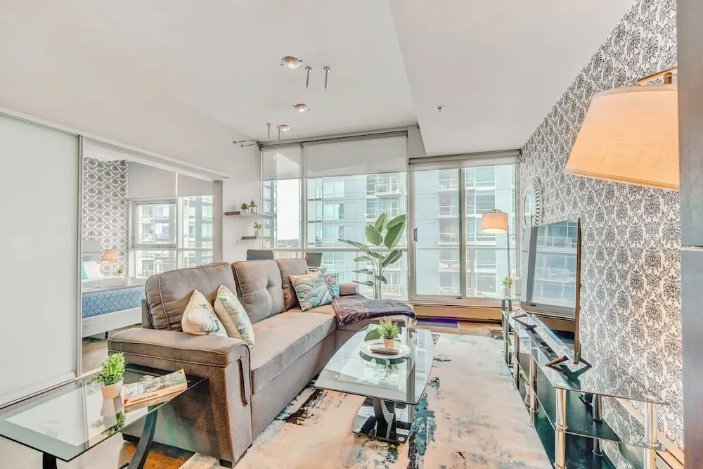 Stylish 2BR Condo Near Stampede Urban Retreat