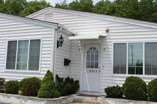 Krystal Penguin Inn