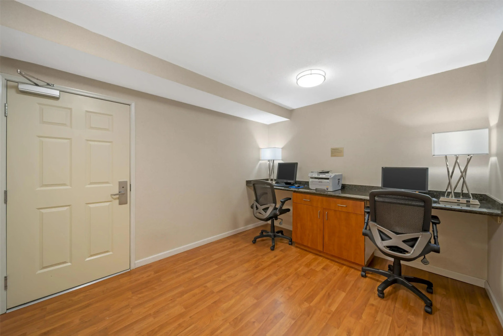 Best Western Plus Twin View Inn & Suites