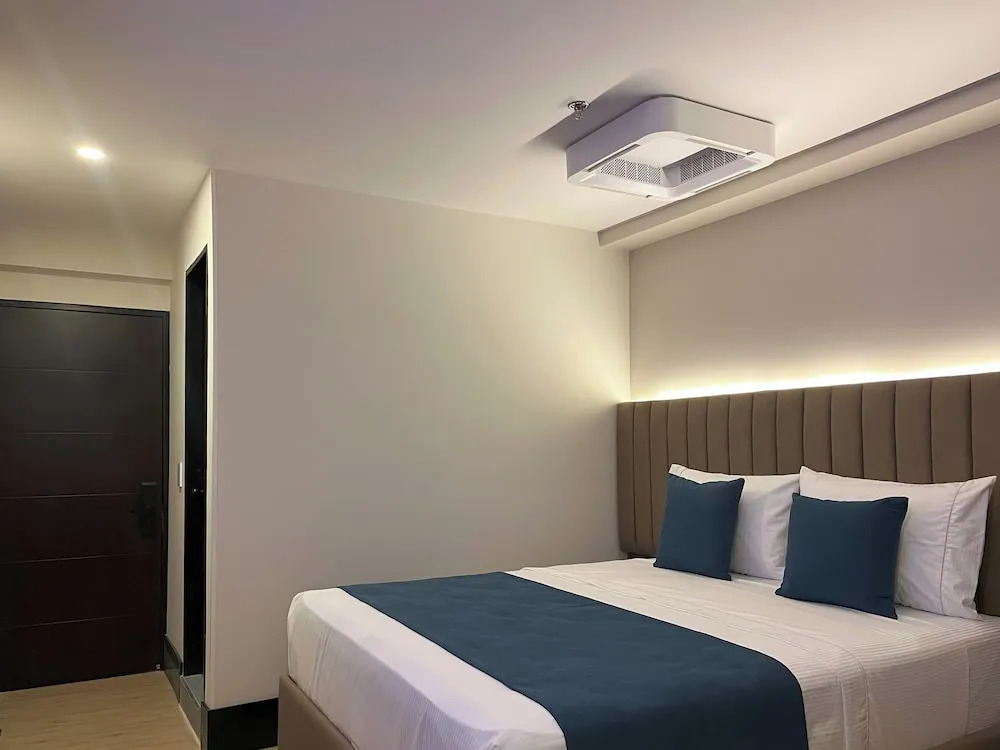 Hotel Continental ByHours