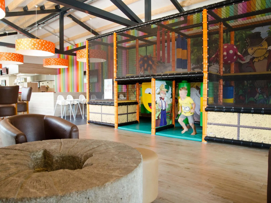 Beautiful chalet on a playground, in a holiday park in the heart of Twente