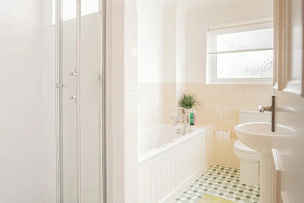 Central 2BD with Garden and Free Parking
