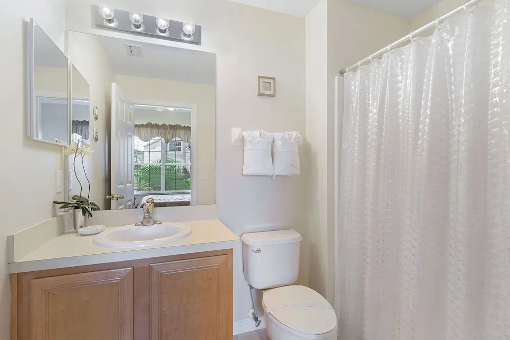Waterside Villa - Family 4 bed Emerald Island Resort pool home thats close to Disney World
