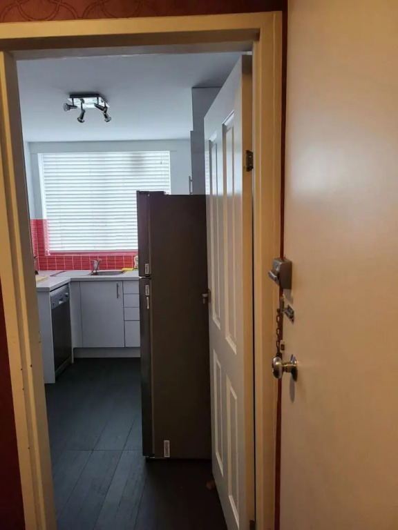 Homely 1 Bedroom Retreat in South Yarra With Balcony