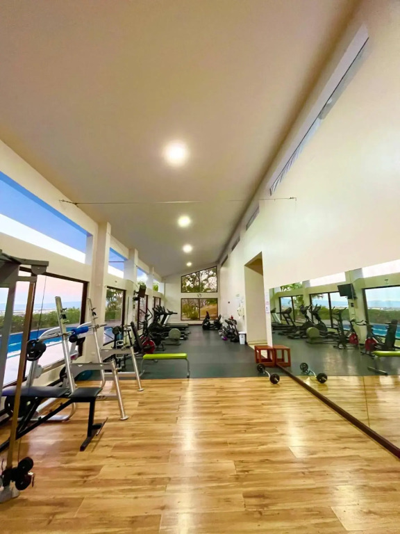 Modern 2 bed APT complex Pool,Tennis,Gym,FreeWiFi