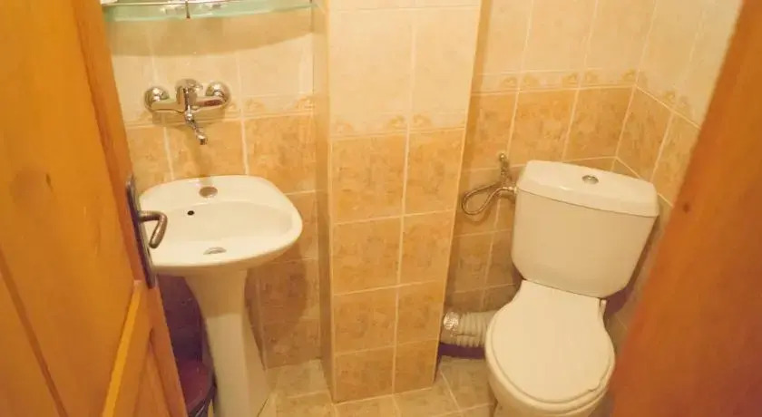 Tonis Guest House
