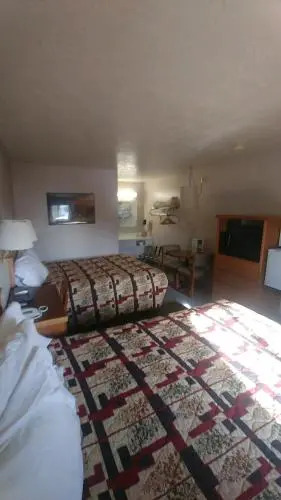 Broken Spur Motel