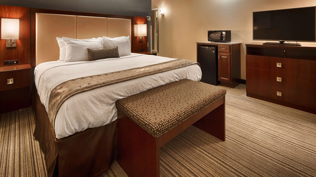 Best Western Plus Boardman Inn & Suites