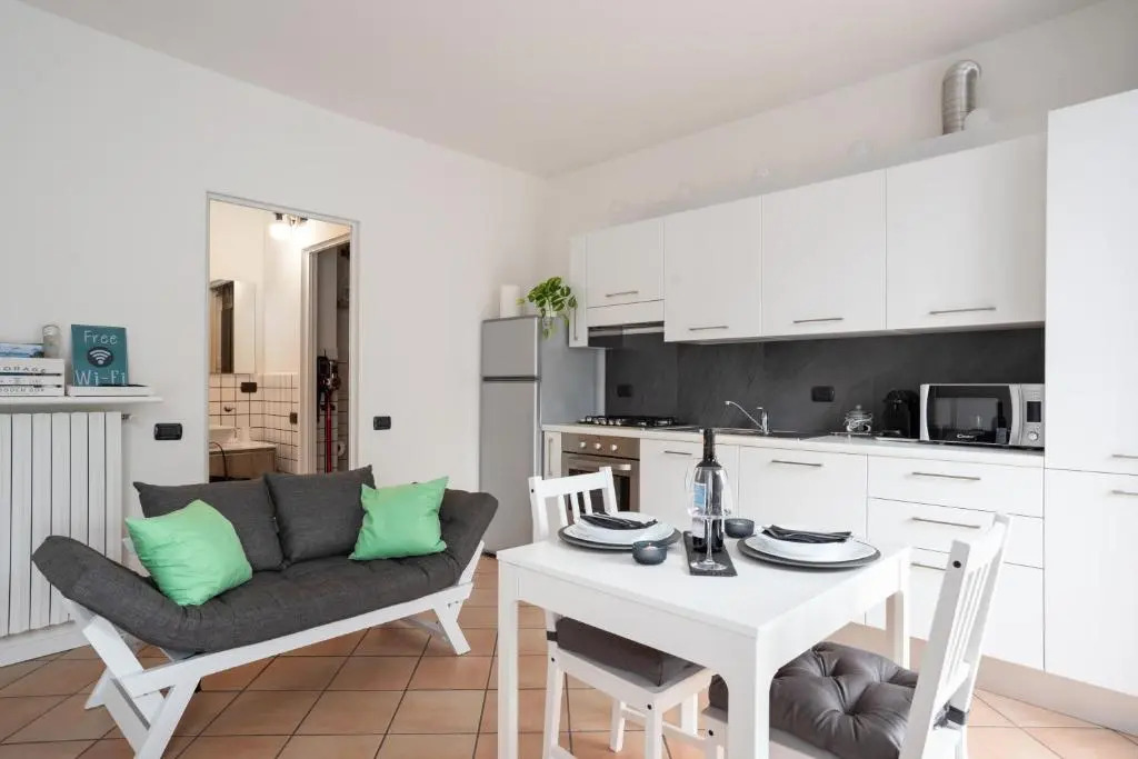 Guesthost - Ossuccio Apt with Ac, Balcony & Parking! (Adults Only)