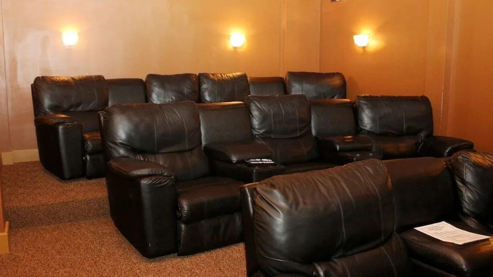 Cabaret III - 6 Br Home