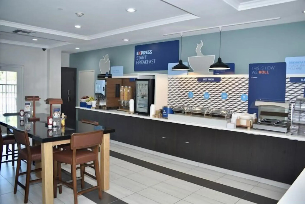 Holiday Inn Express® Windsor Sonoma Wine Country by IHG