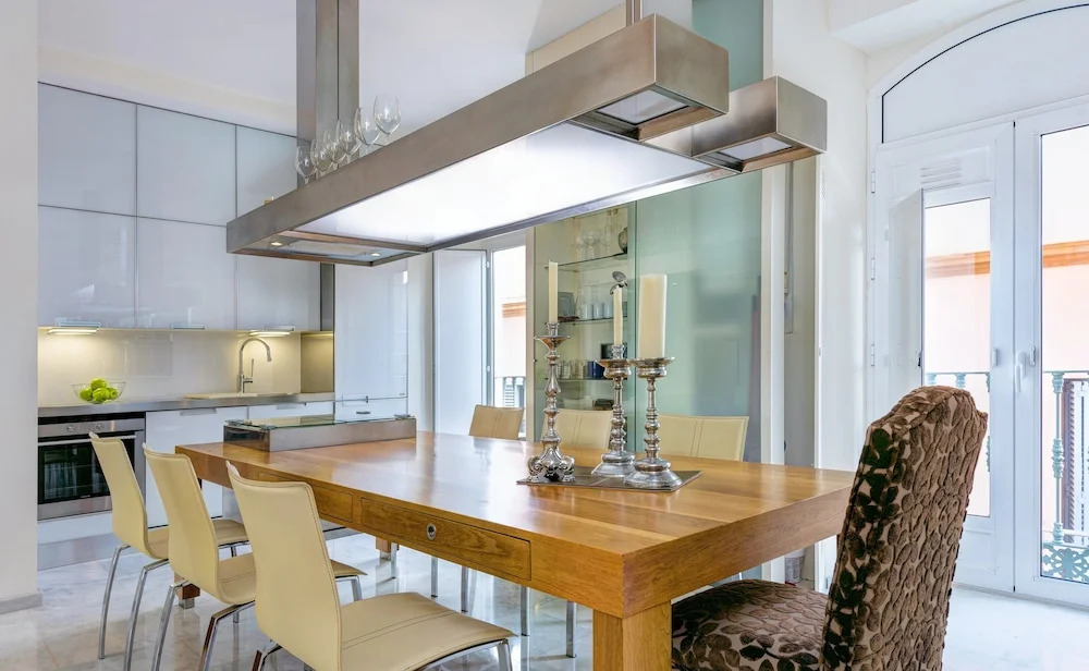 ELEVEN Apartments Real de la Carretería, by Homing U