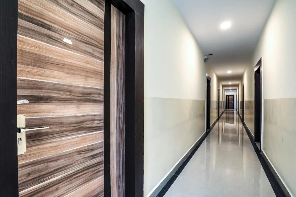 Capital O 13869 Hotel Saharsh Grand