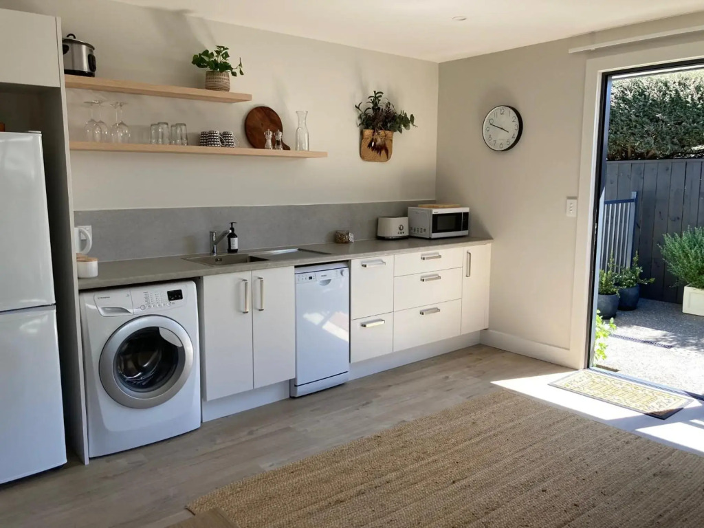 Brand New Apartment a Few Minute's Walk from Town