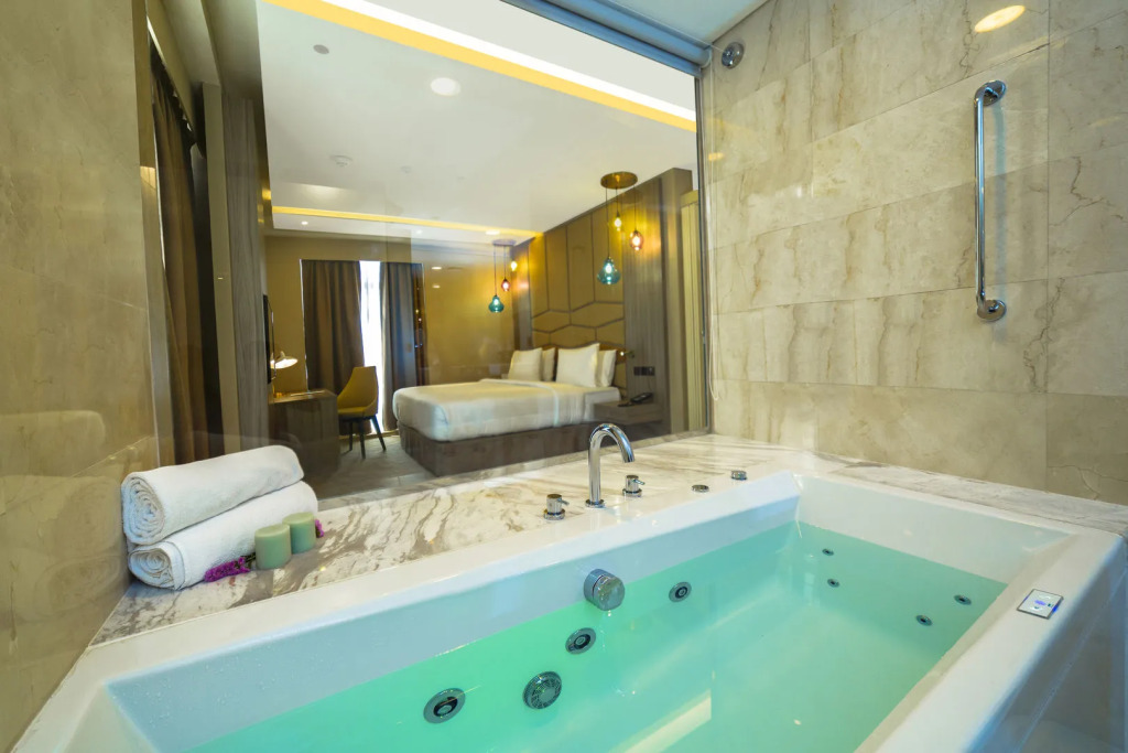 Four Points by Sheraton Production City, Dubai