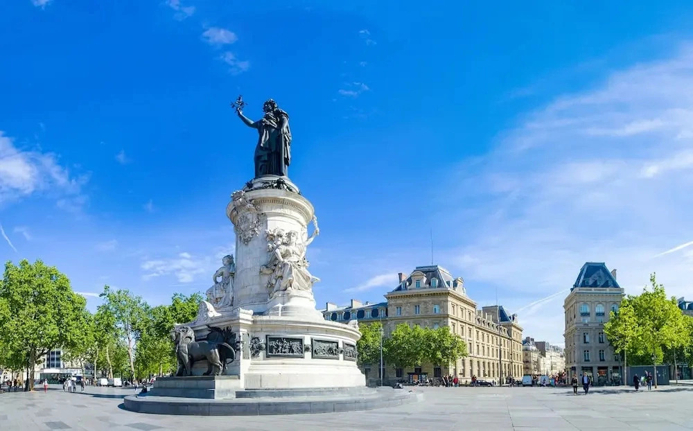 1624 Pavée