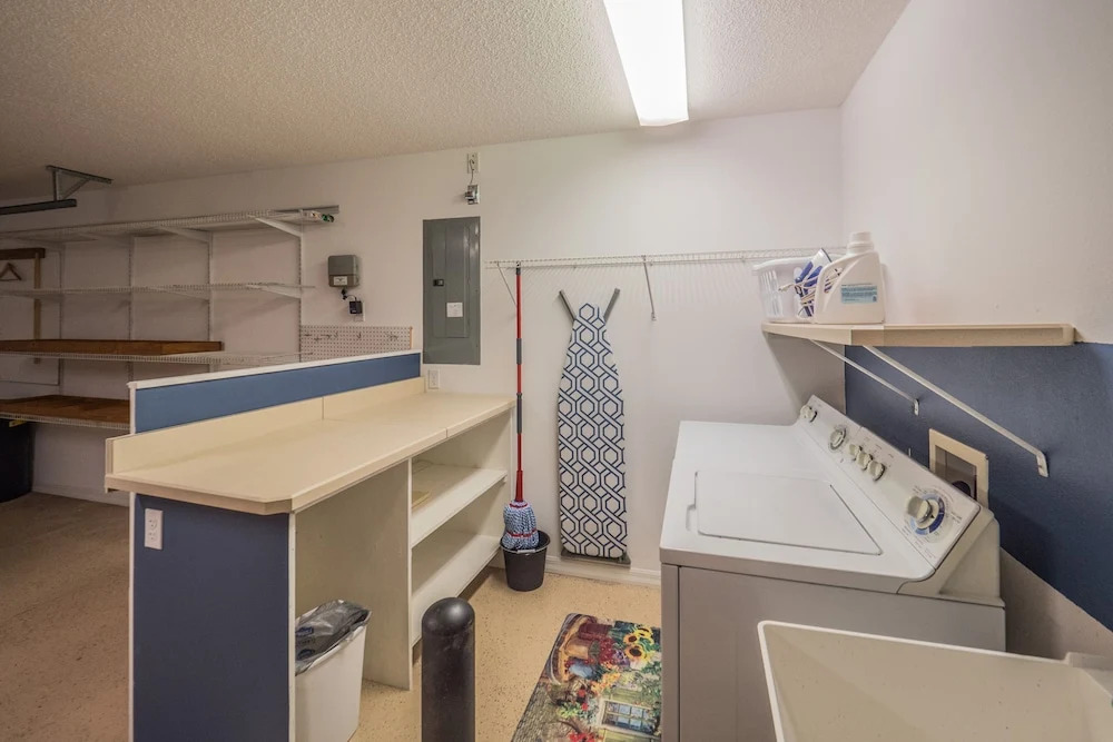 Duncan Drive 1303 by White Pelican VR