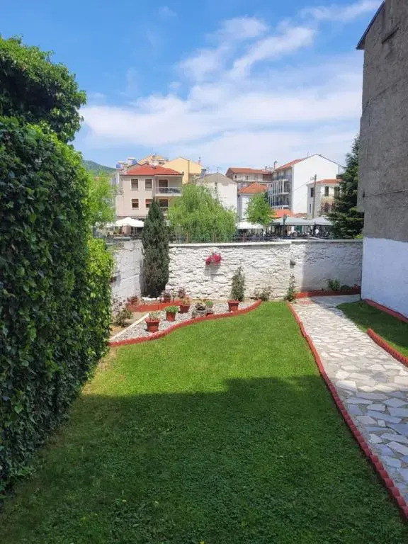 Center Apartment along the Sakoulevas River