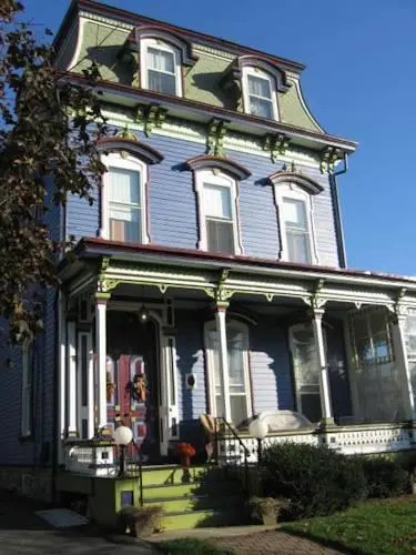 Everitt House