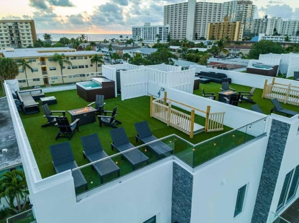 Villa 3 Min Walk to Beach Pool