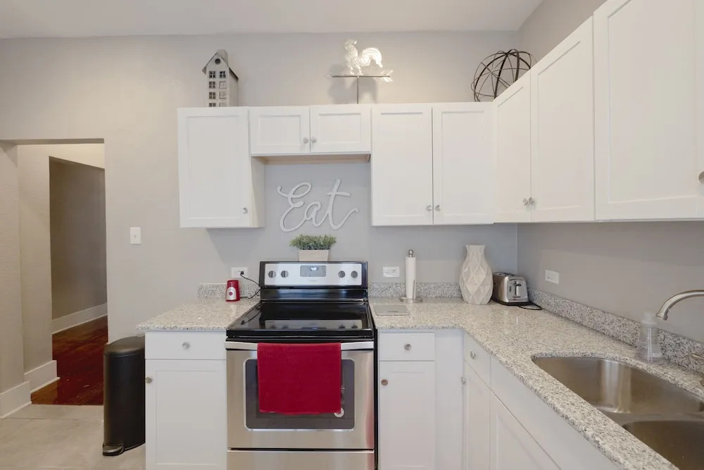 Laurel Coral-Sleeps 5-Studio