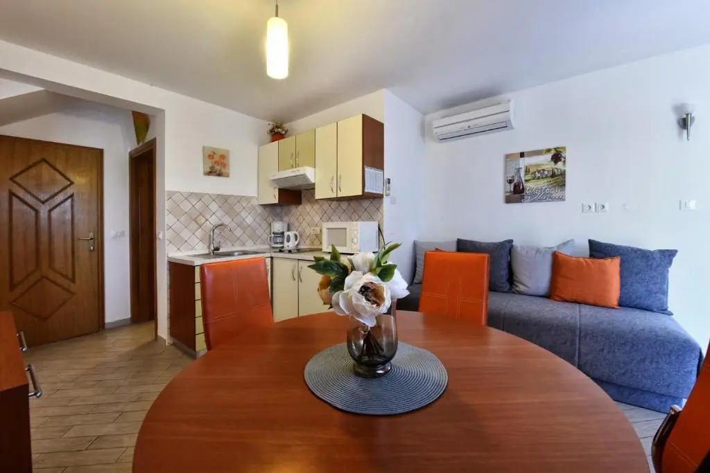 Apartments house Tomic for max 22 persons Maj Poreč